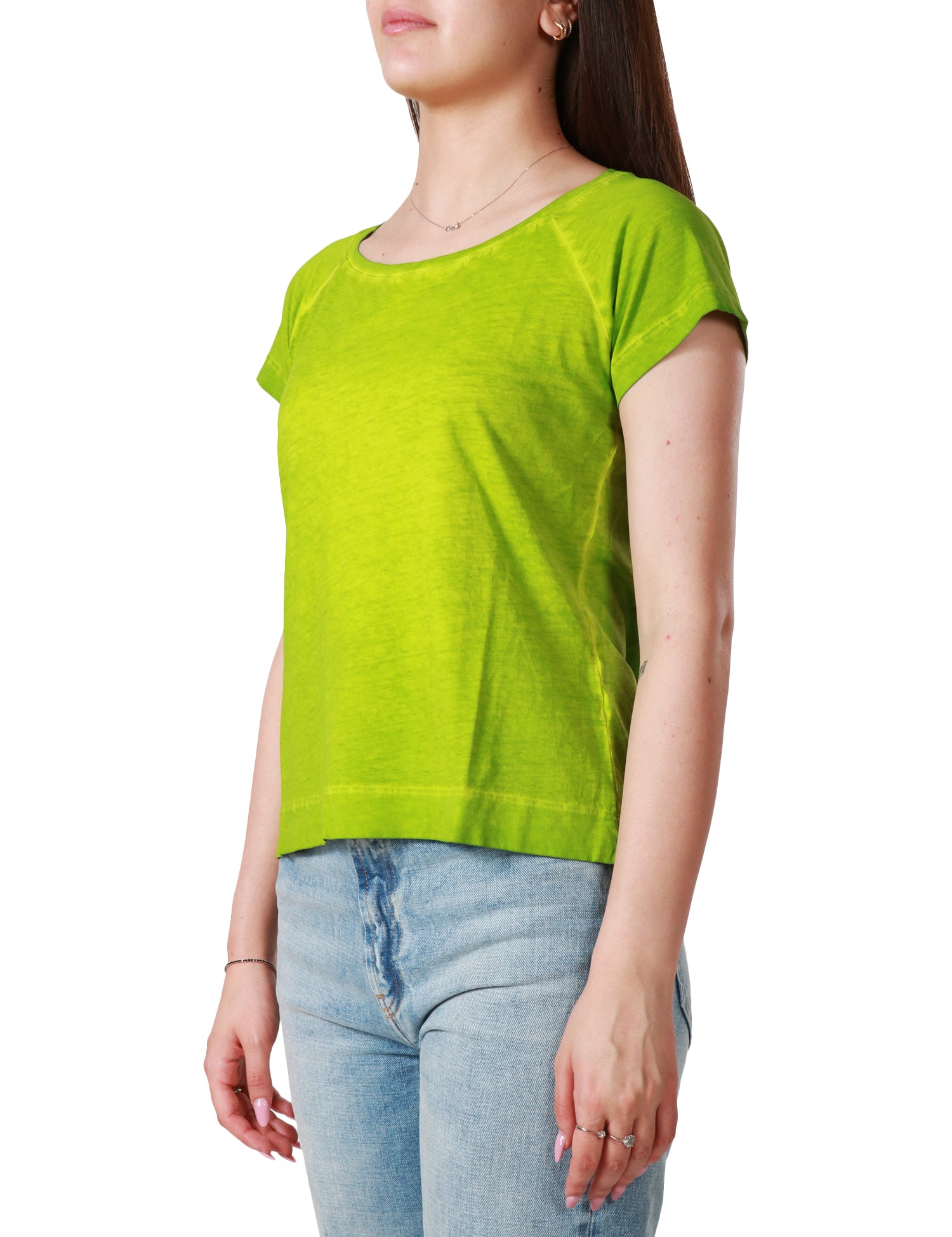 T-SHIRT DONNA AROVESCIO VERDE IN COTONE NATURALE CON SCOLLO A BARCHETTA E CUCITURE A EFFETTO SCOLORITO