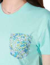 T-SHIRT DONNA MC 2 SAINT BARTH VERDE ACQUA GIROCOLLO CON TASCHINO DI STOFFA A FIORI E LOGO IN TONO RICAMATO SULLA MANICA