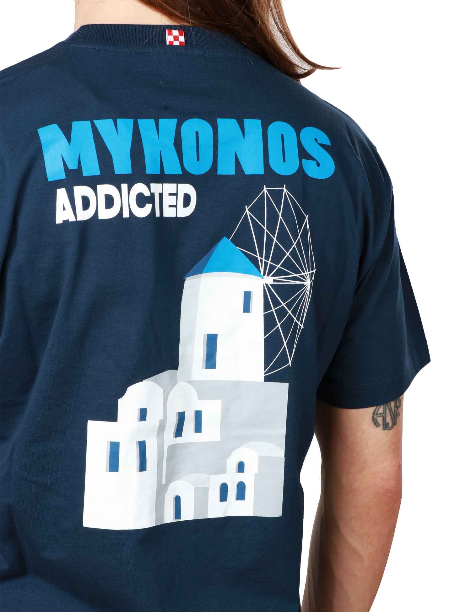 T-SHIRT UOMO MC 2 SAINT BARTH GIROCOLLO CON STAMPA DAVANTI E DIETRO "MIKONOS ADDICTED" E LOGO RICAMATO SULLA MANICA